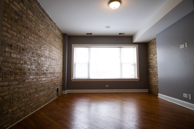 Building Photo - 2319 W Rosemont Ave