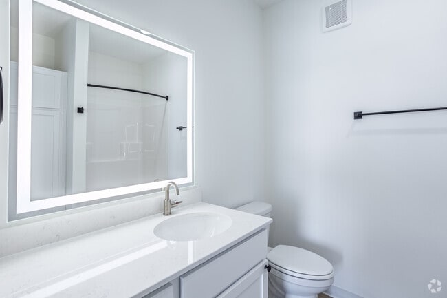 2BR, 2BA - 1,086SF - Primary Bathroom - The Lofts at Kettlestone Central