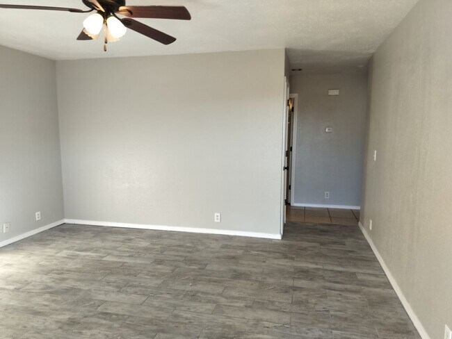 Building Photo - 3 Bedroom, 1 bathroom house in Edmond, OK with central heat and air