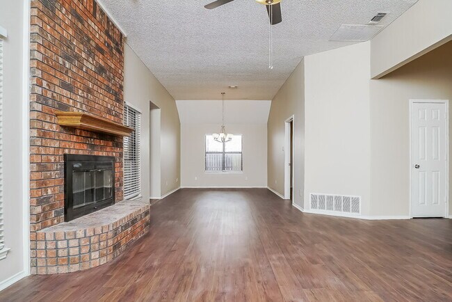 Foto del edificio - 812 Ironsides Ln