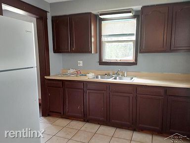 Building Photo - 3 br, 1.5 bath House - 2439 Hermansau St