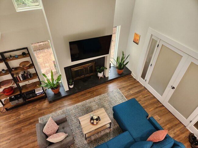 Sala de estar - 1333 S Ponce de Leon Ave NE