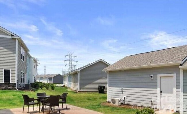 Foto del edificio - 15119 Meacham Farm Dr