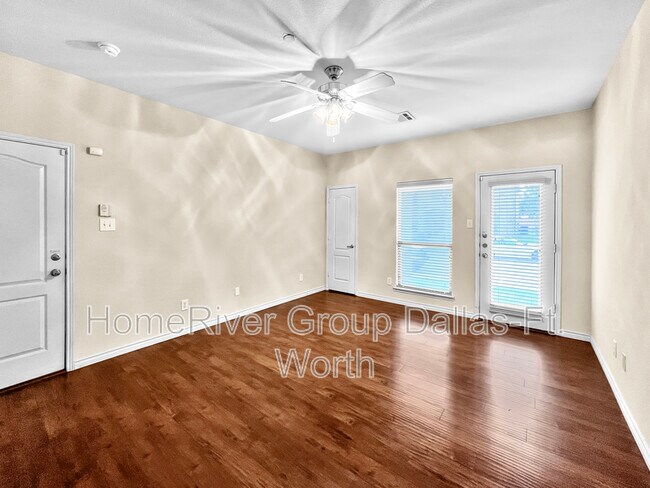Foto del edificio - 6876 Livorno Ln