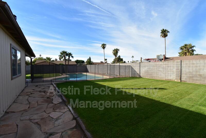 Building Photo - 2058 S Cherry