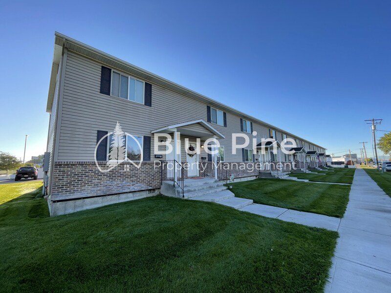 Primary Photo - 345 S Byron Ave