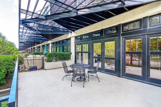 Foto del edificio - 1071 W 15th St