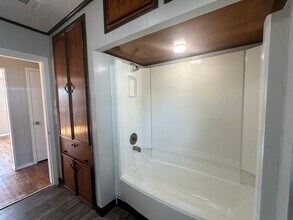 Building Photo - 918 W 5th St