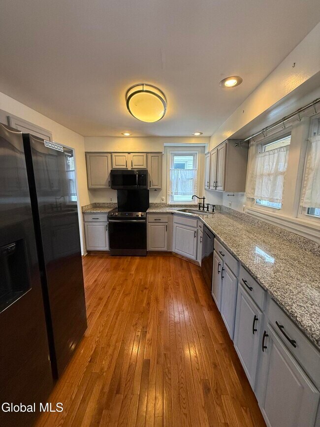 Foto del edificio - 1960 Eastern Pkwy