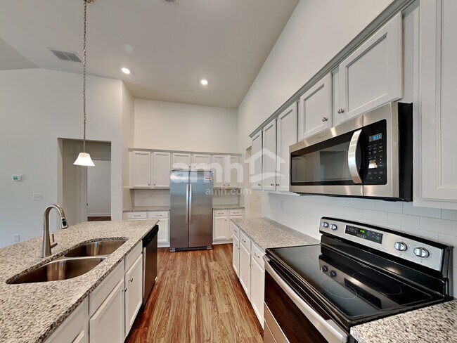 Foto del edificio - 5215 Smithbriar Dr