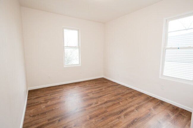 Building Photo - 303 Renner Ave