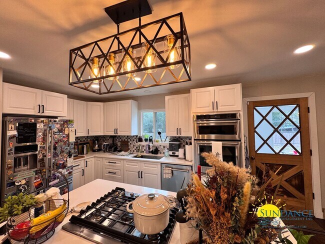 Building Photo - Stunning Multi-Level Home Near Hurlburt Field, Eglin AFB & Emerald Coast Beaches!