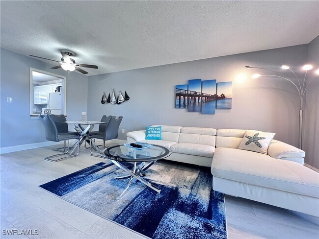 Foto del edificio - 400 Forest Lakes Blvd