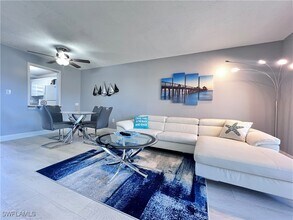 Building Photo - 400 Forest Lakes Blvd