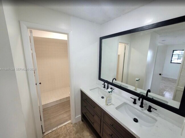 Foto del edificio - 468 NE 206th Ln