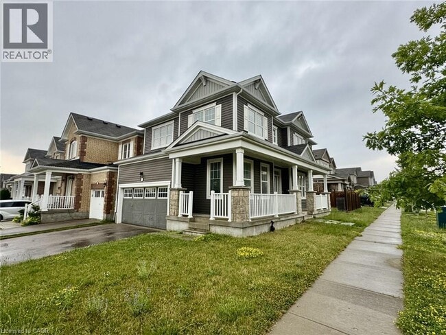 Building Photo - 2 Blue Oak St