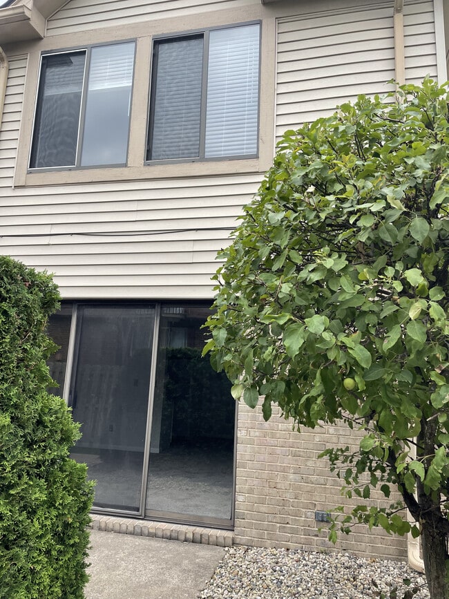 Building Photo - 38589 Wellington Dr