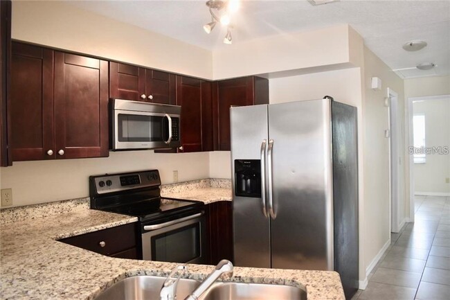 Building Photo - 5201 S MacDill Ave