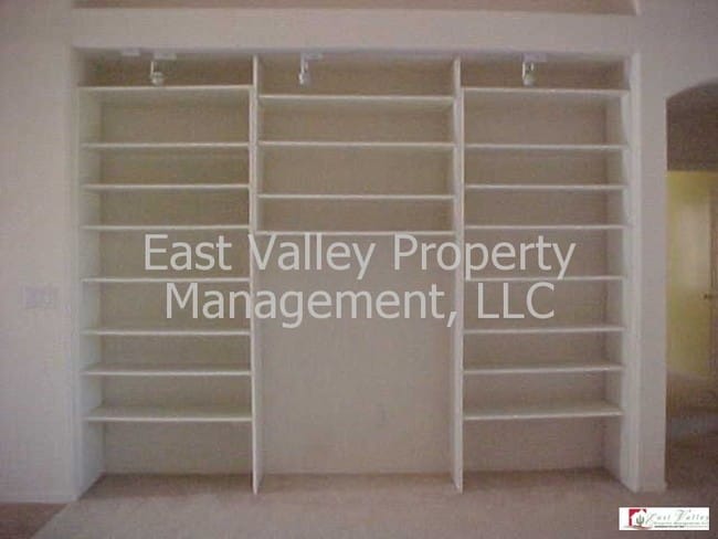 Building Photo - 2324 W Darrel Rd