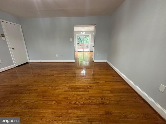 Building Photo - 14451 Village Dr