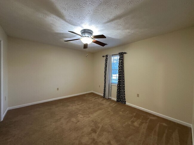 Foto del edificio - 529 Hickory Rd