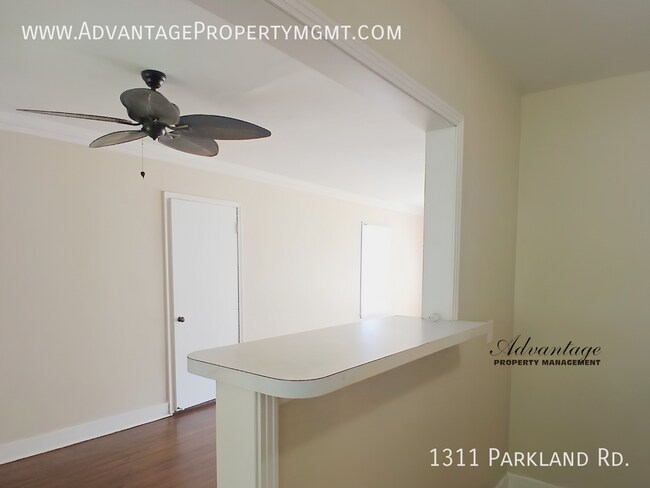 Foto del edificio - 1311 Parkland Rd
