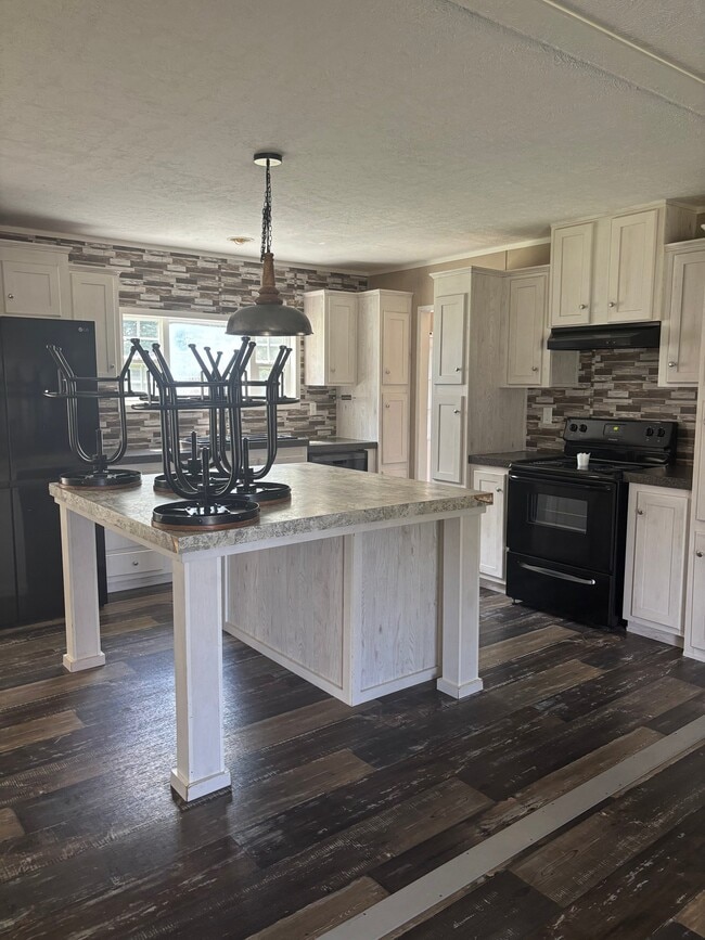 Building Photo - 228 Mallard Dr