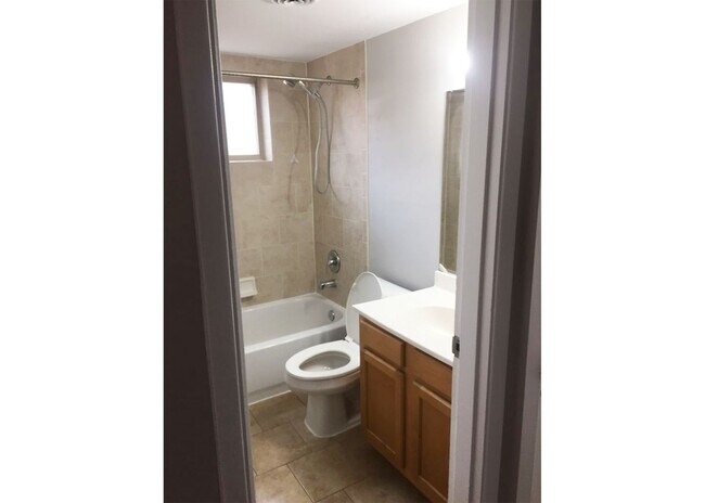 Foto del edificio - 563 Lowell Ave