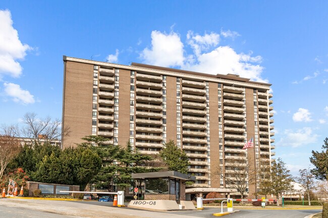 Building Photo - 1800 Old Meadow Rd
