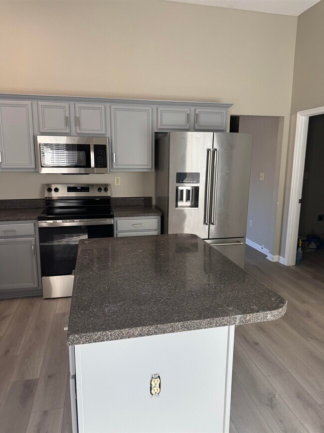 Foto del edificio - 4929 Whitfall Cove S