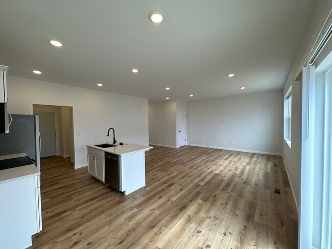 Foto del edificio - 2440/2500 Landmark Drive