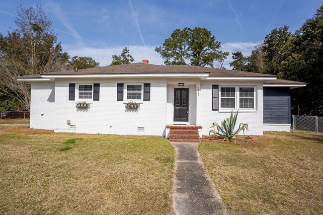 Building Photo - Mossy Oaks Renovated Home