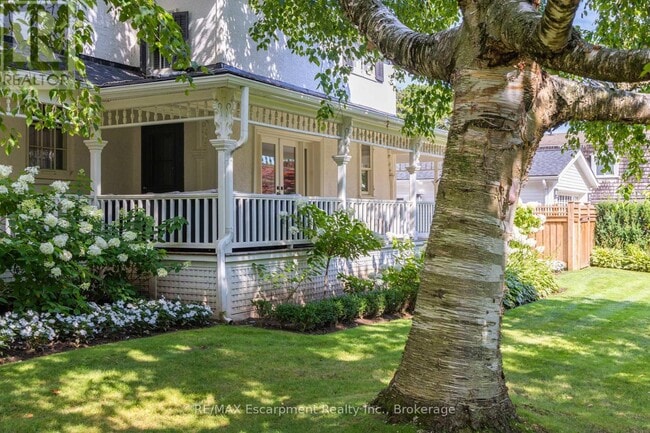 Building Photo - 212 King St