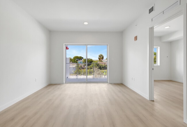 Foto del edificio - 232 Fordham Dr