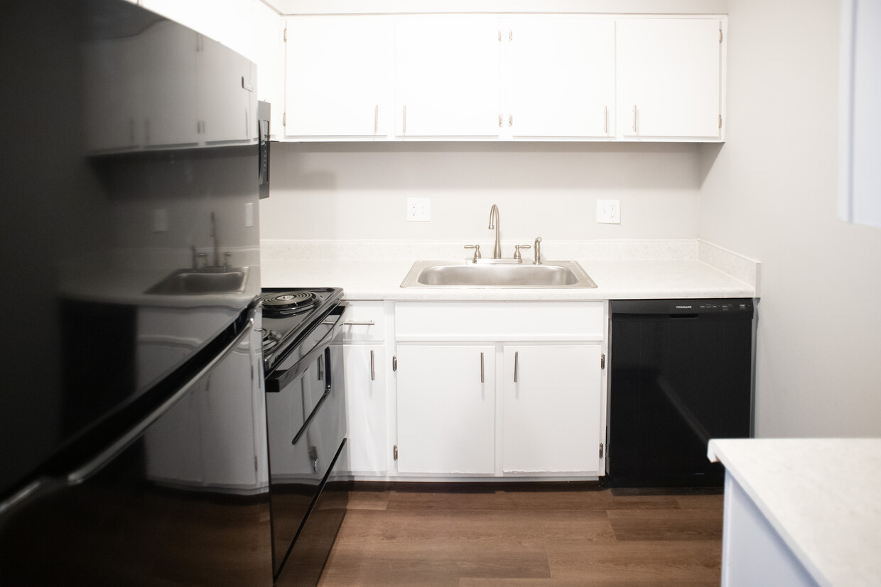 Primary Photo - Graham Square Apartments