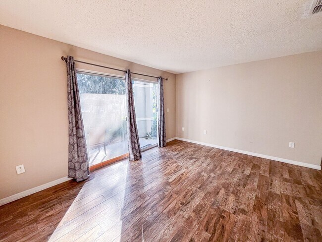 Foto del edificio - Windsor Park #1118 - On several bus routs ...