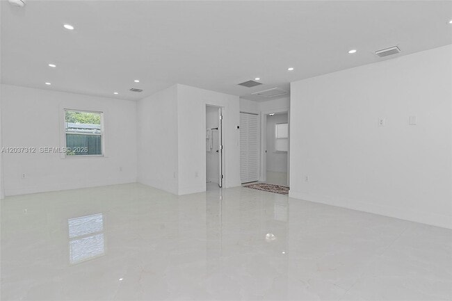 Building Photo - 1473 NE 30th Ct