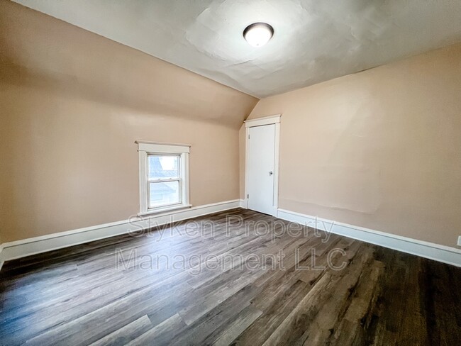 Building Photo - 1019 E Bourbonnais St