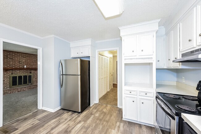 Building Photo - Fresh Charm Meets Everyday Comfort