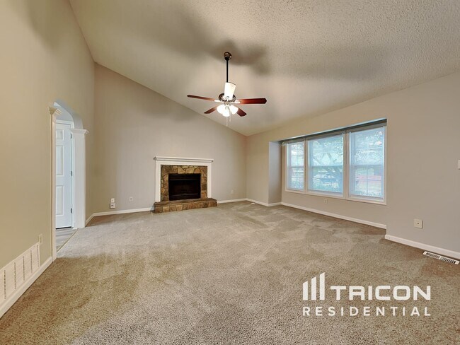 Foto del edificio - 2709 Owens Dr