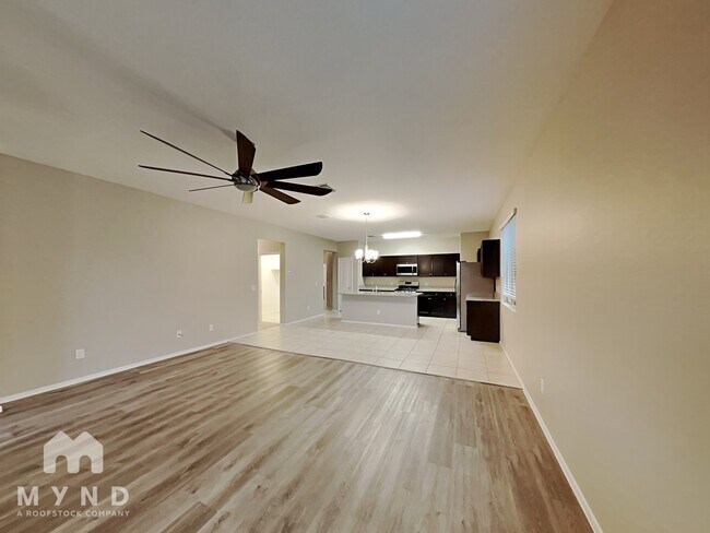 Foto del edificio - 29761 W Columbus Ave