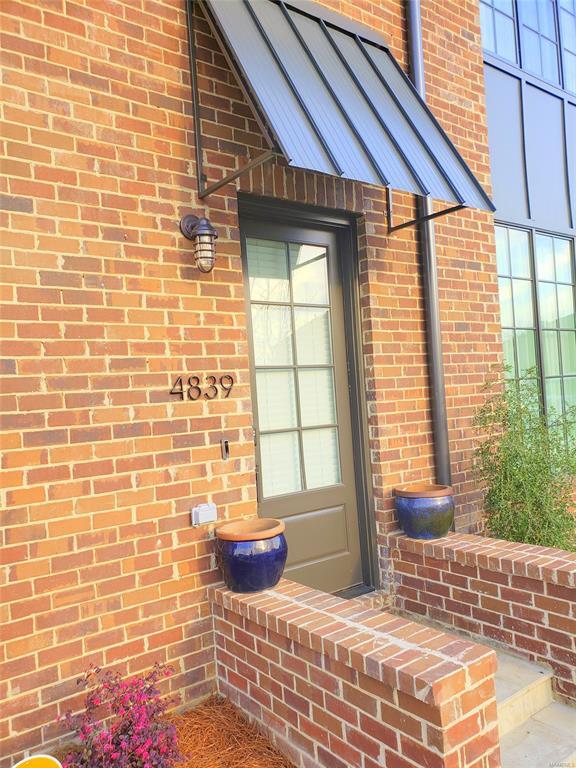 Foto del edificio - 4839 Upper James St