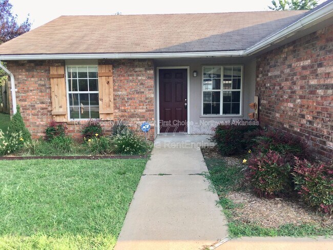 Building Photo - 4433 W Cheyenne Dr