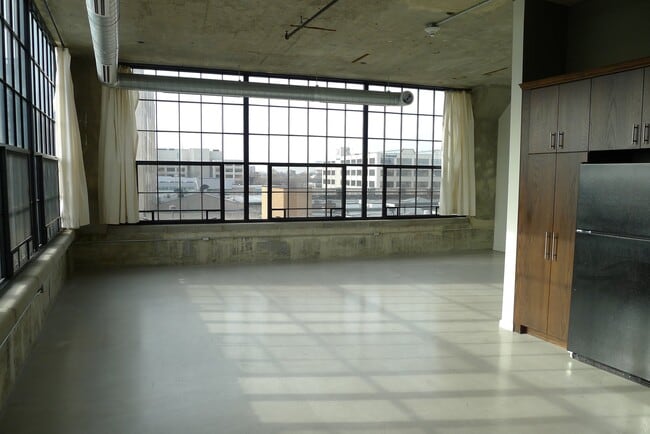 Building Photo - 41 Burroughs St
