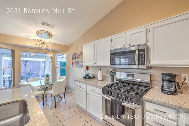 Building Photo - 2031 Babylon Mill St