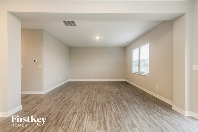 Building Photo - 2416 S Carlota Dr