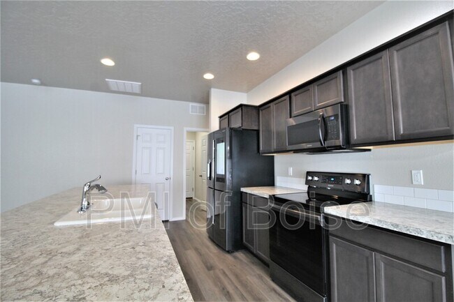 Foto del edificio - 973 S Rangipo Ave