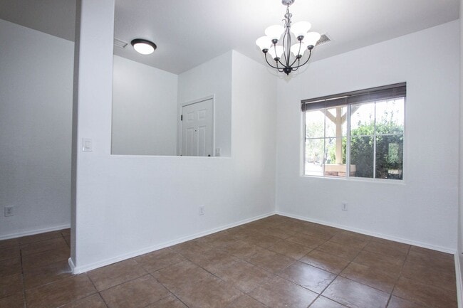 Foto del edificio - Three Bedroom Quailwood Home