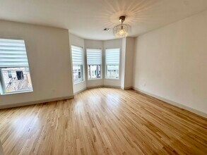 Building Photo - 315 25th St