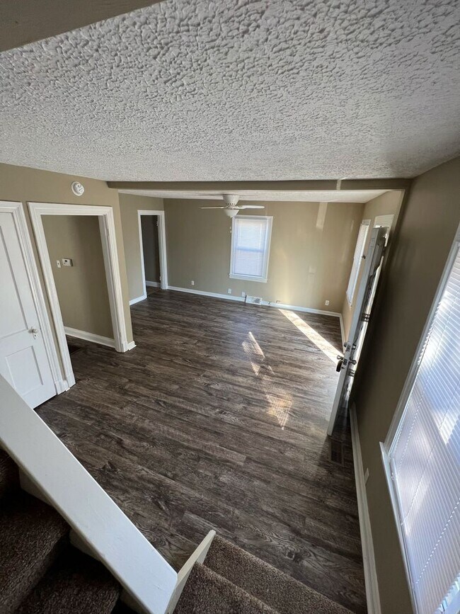 Foto del edificio - Cute Cape Cod Across From A Park